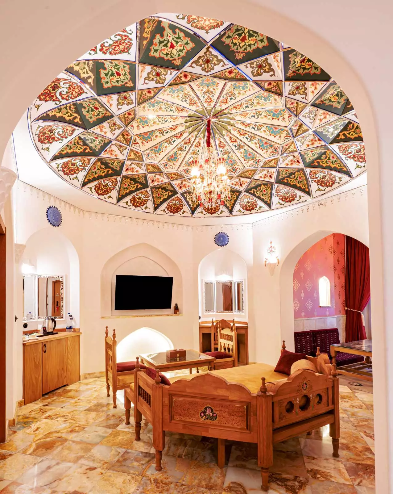 Alibaba https://cdn.alibaba.ir/ostorage/hotel-accommodation-images/680cb01af6e8766ef96f4e70_سوئیت دلربا (رویال بزرگ کرسی نشین) (1).webp